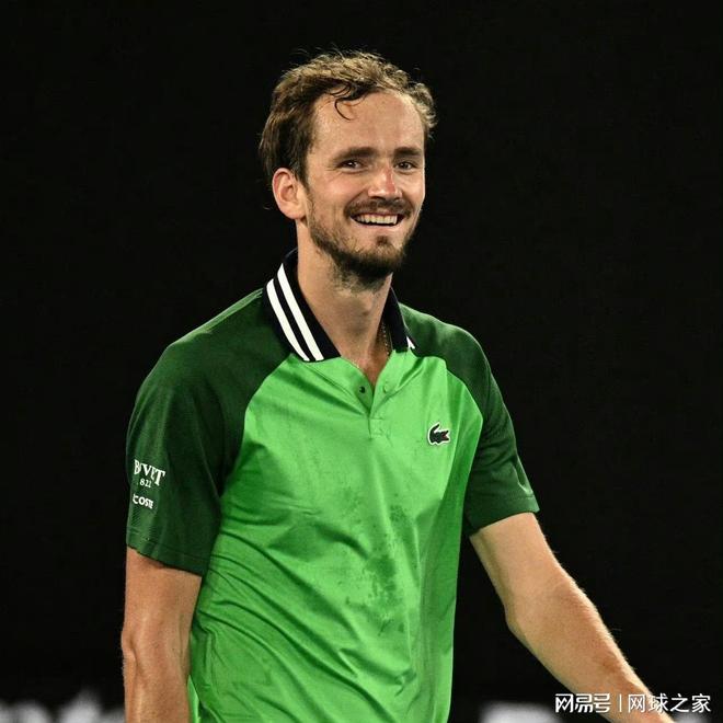 随着全球足 随着全球足